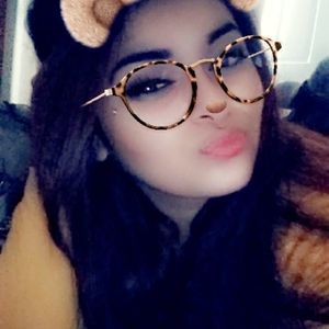 Meet your Posher, Bee